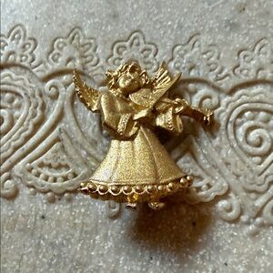 Robyn Rush Gold Angel playing the Violin Brooch vintage 1970’s